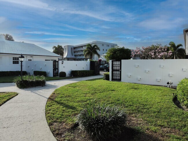 Building Photo - 136 Yacht Club Dr