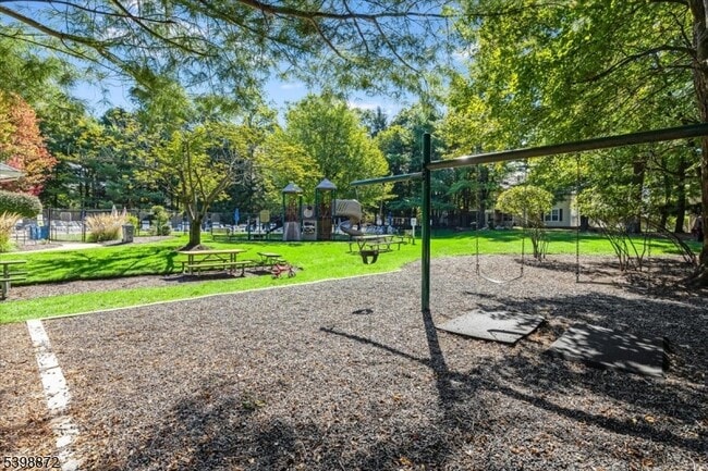 Building Photo - 56 Maple Ln