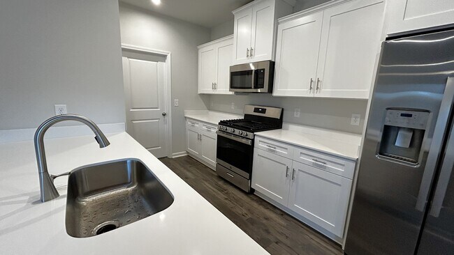 Building Photo - 403 Mariene Dr