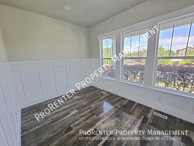 Building Photo - 1308 E Maple Way