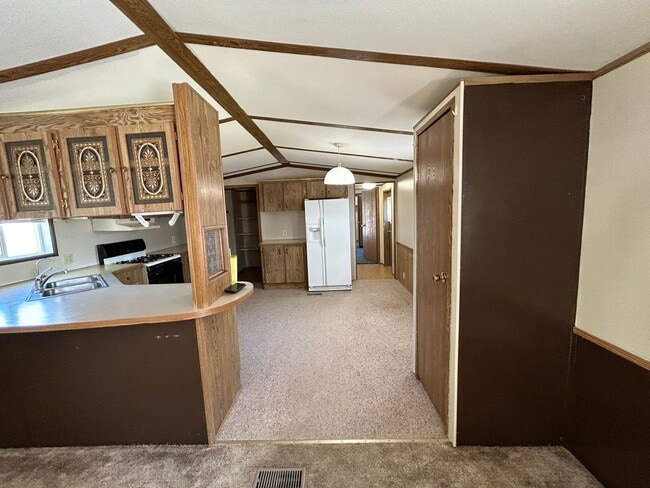 Building Photo - 3 Bed 2 Bath Mobile Home W/ Many Amenities...