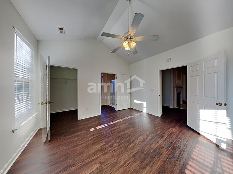 Building Photo - 5 Red Jonathan Ct