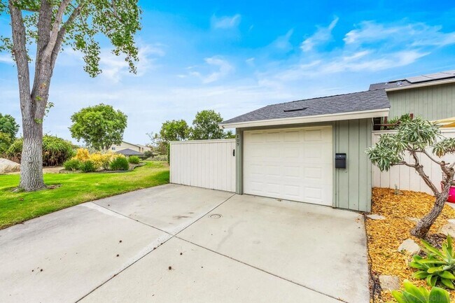 Building Photo - 1809 Eastwood Ln