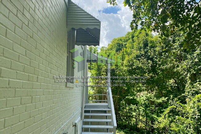 Building Photo - 163 Munson Dr