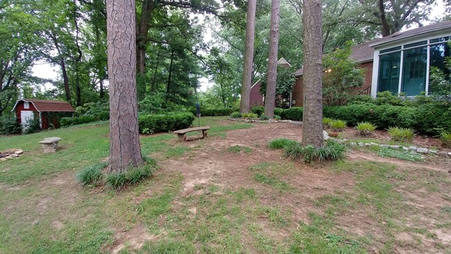 Building Photo - 3 BR / 2 BA Outdoor lovers dream! Near For...
