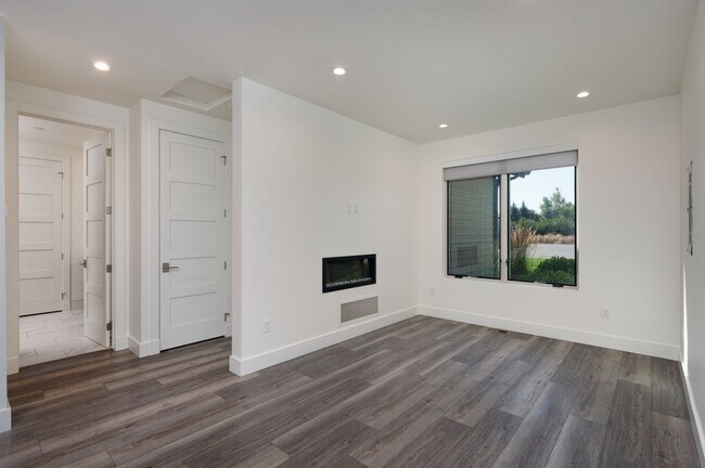 Building Photo - 75 Highnoon Way