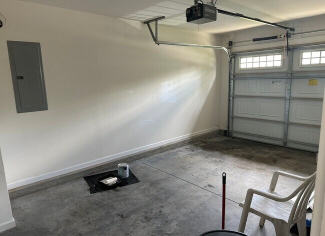 Building Photo - 1519 Hamilton Hills Dr
