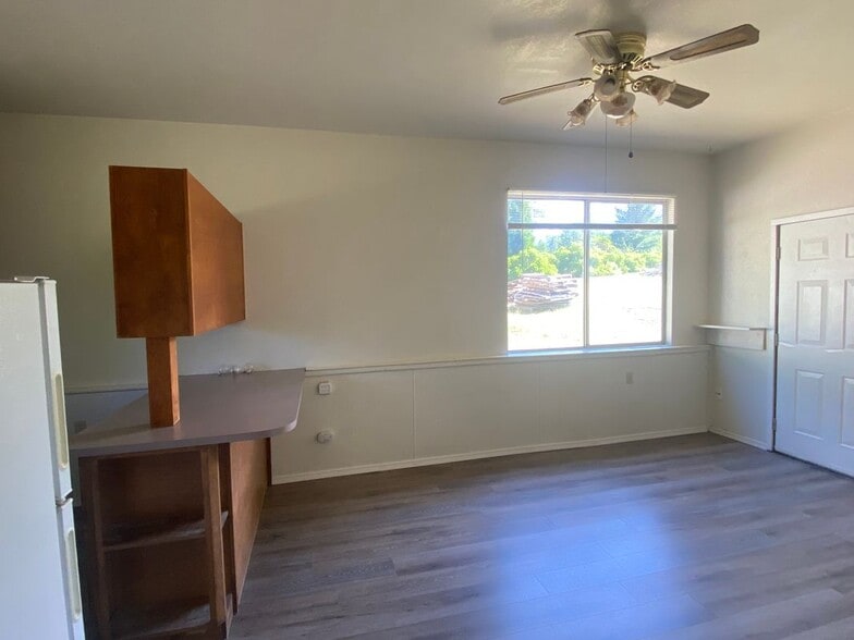Building Photo - 215 Ski Village Dr
