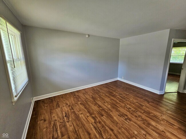 Building Photo - 5541 E 40th St