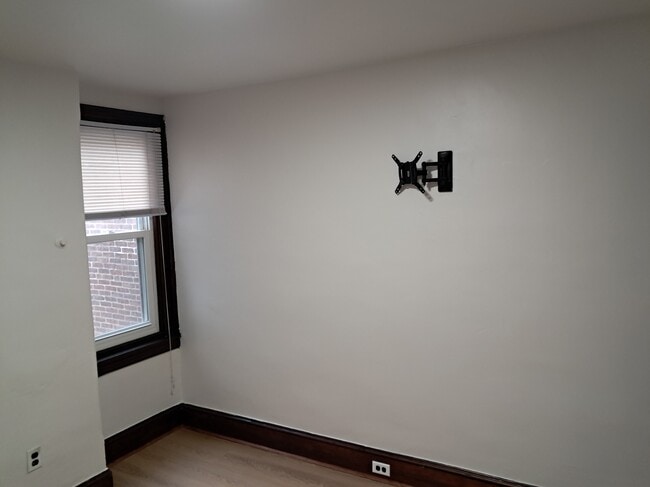 Building Photo - 941 Sargent Ave