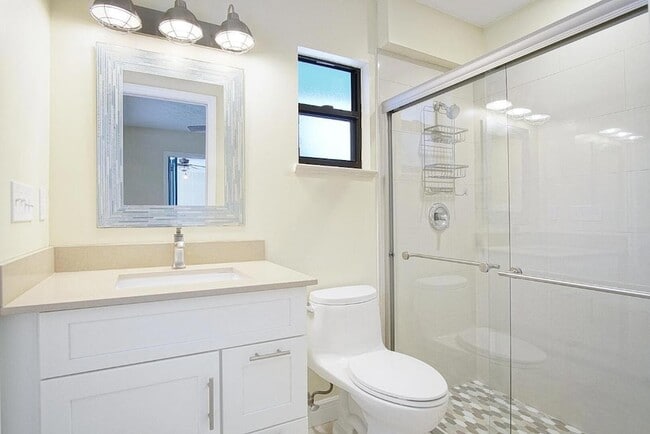 Building Photo - 1232 SW Knollwood Dr