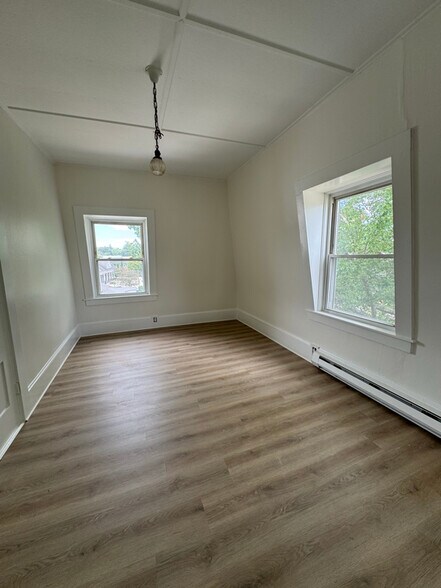 Building Photo - 76 Elm St