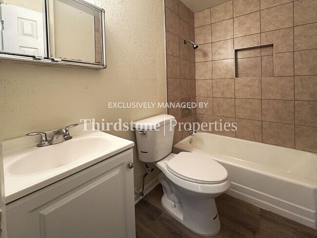 Building Photo - 5504 Plymouth St