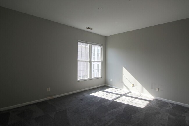 Building Photo - 2/2.5 Bath Condo in Sterling!