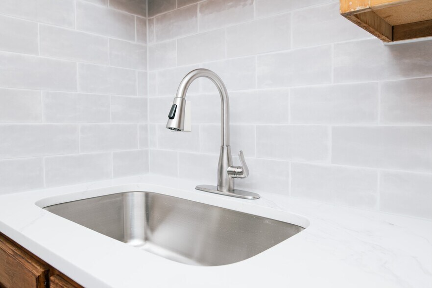 Building Photo - 115 Bernard St