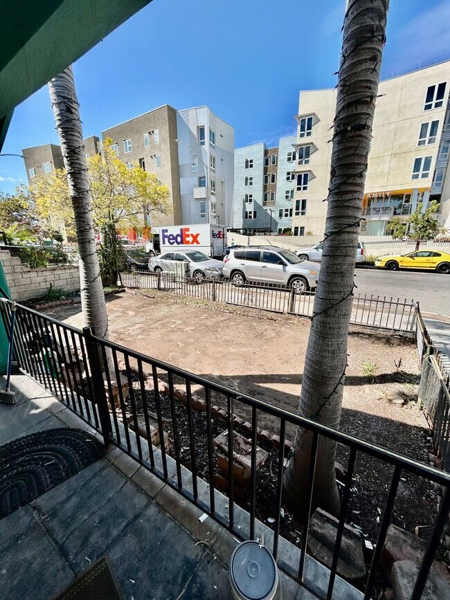 Building Photo - Remodeled 2 Bed | 1. Bath