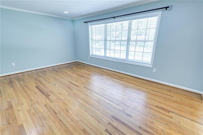 Building Photo - 406 S Ingleside St