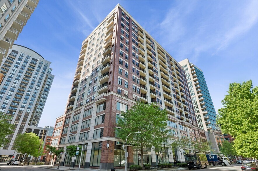 Primary Photo - 451 W Huron St