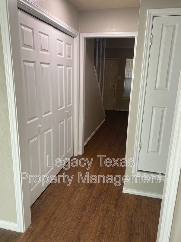 Building Photo - 1607 Sun Valley Dr