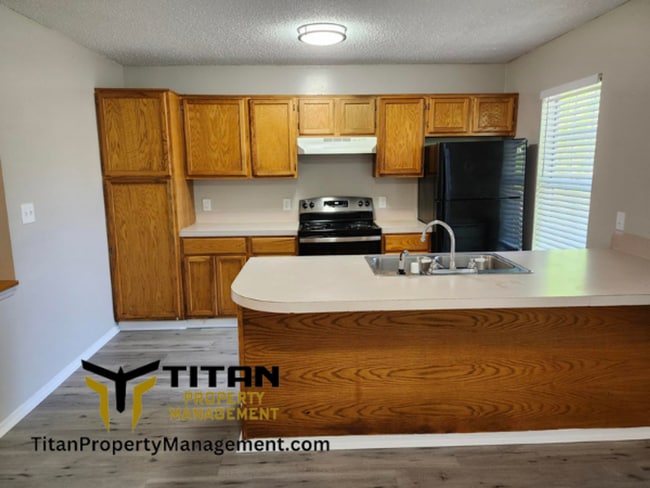 Building Photo - 3b/2b house