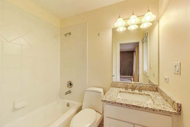 Building Photo - 107 W 59th St