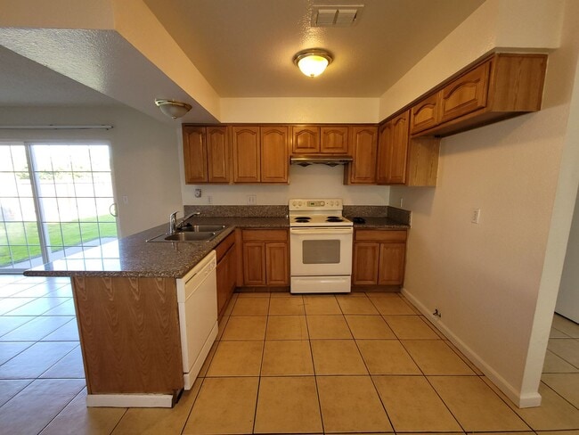 Building Photo - Parkway Home