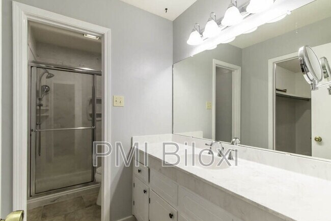 Building Photo - 776 Whitney Dr