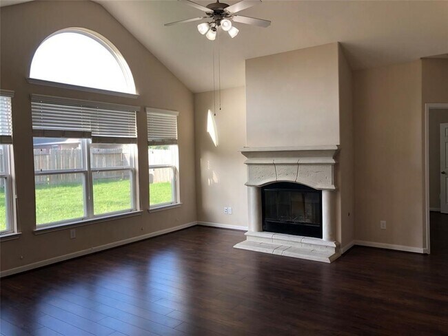 Building Photo - 26310 Creston Woods Dr