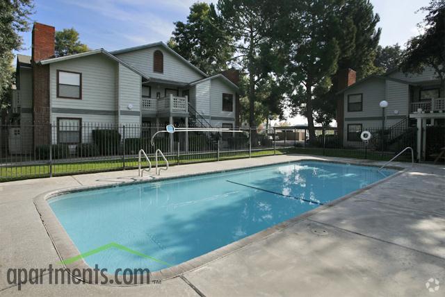 Pool - Victoria Square Apartments