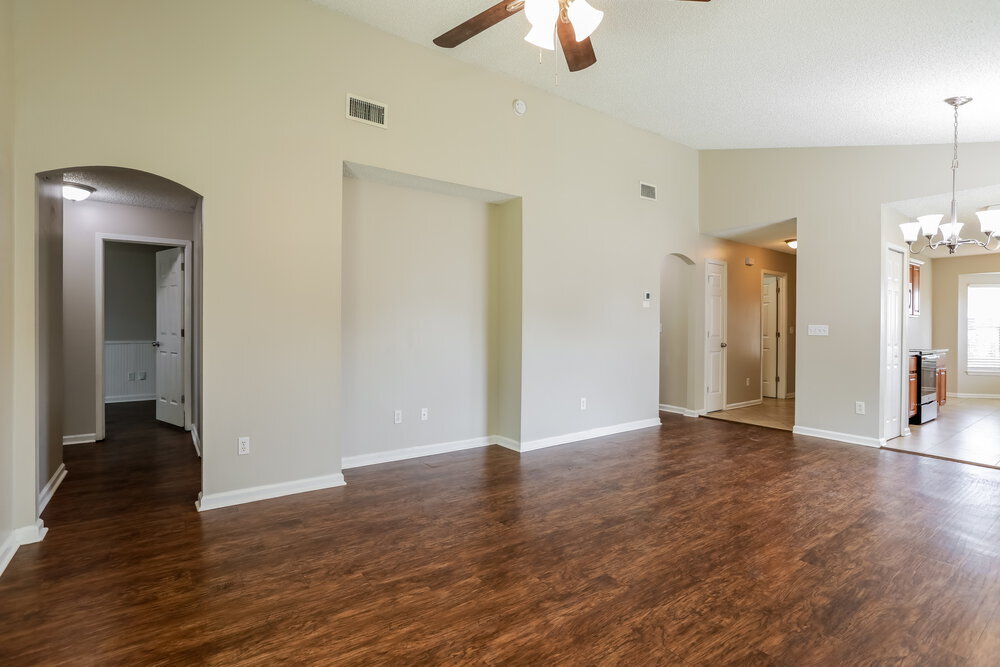 Building Photo - 3233 Chantilly Ct