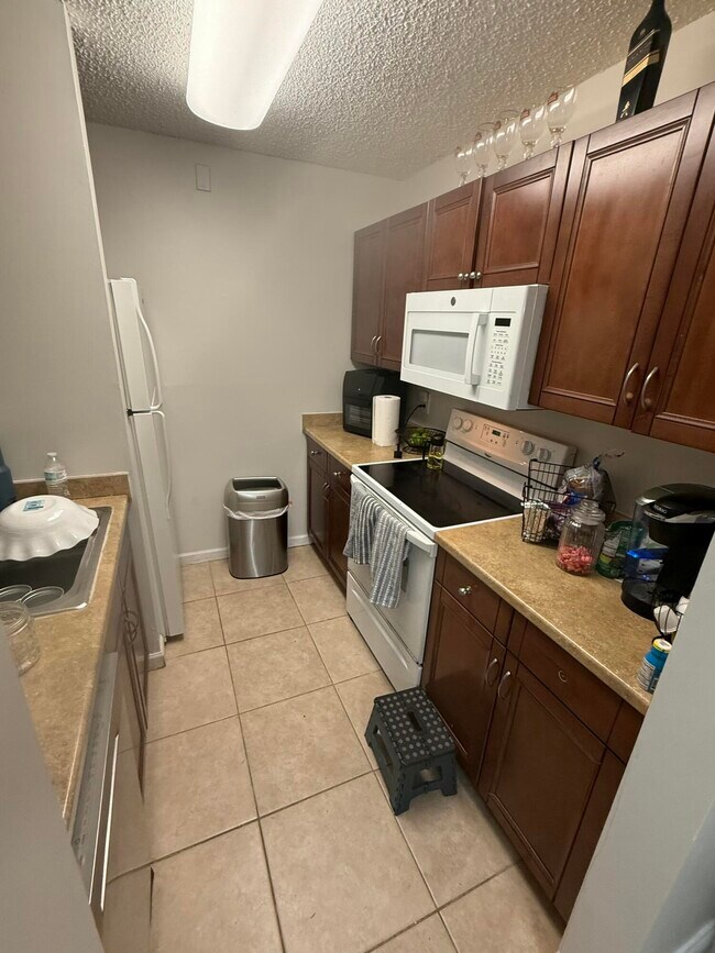 Building Photo - 915 Meadows Cir