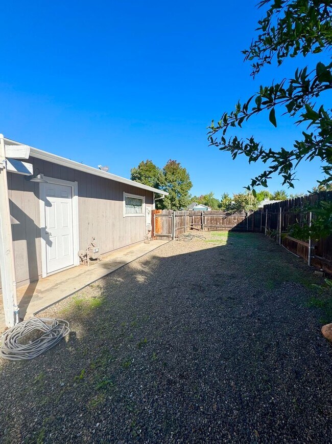 Building Photo - Beautiful home in Parkwood Estates