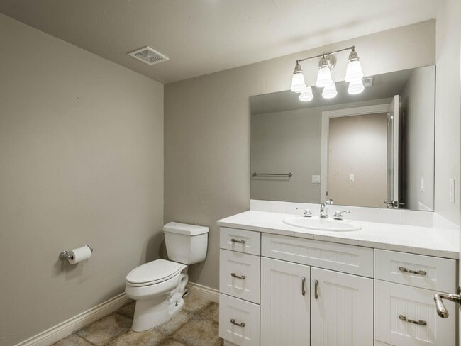 Building Photo - 9 Foxtail Cir