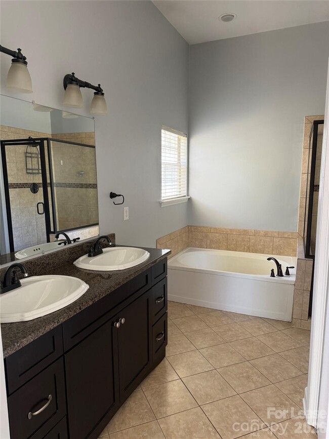 Building Photo - 8539 Albury Walk Ln