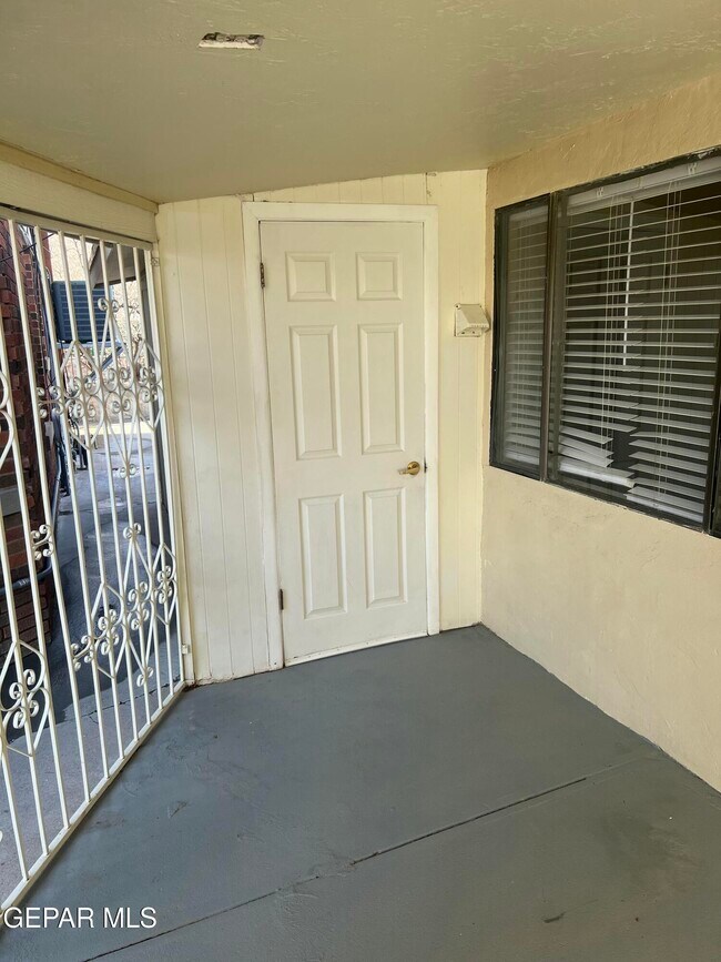 Building Photo - 3015 Altura Ave