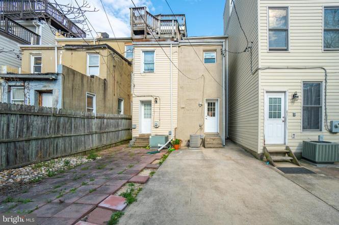 Building Photo - 1734 S Charles St