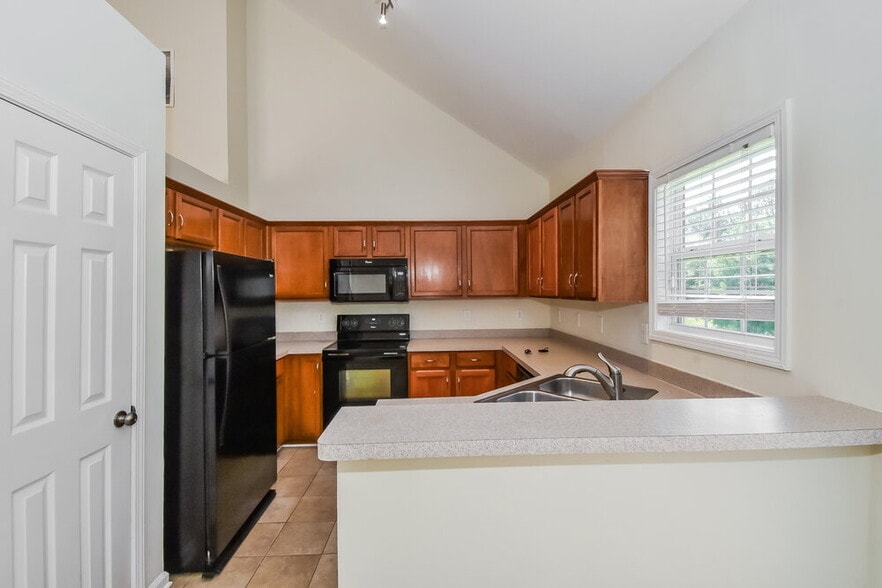 Building Photo - 1440 Paddocks Ct