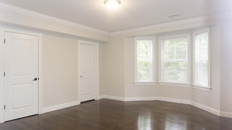 Building Photo - 8 Nira Ave