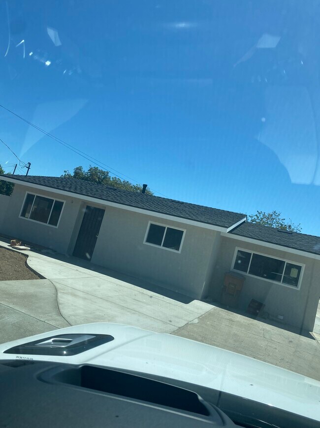 Remodeling phase outdoor - 1168 E Collins St