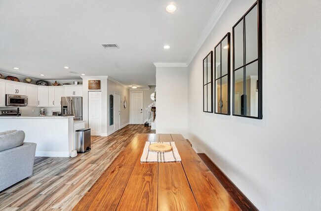 Building Photo - 3008 N Evergreen Cir