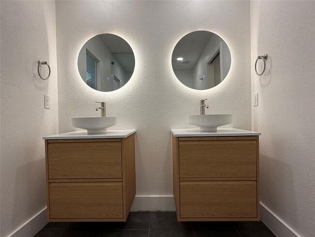 Building Photo - 6712 Bryn Mawr Dr