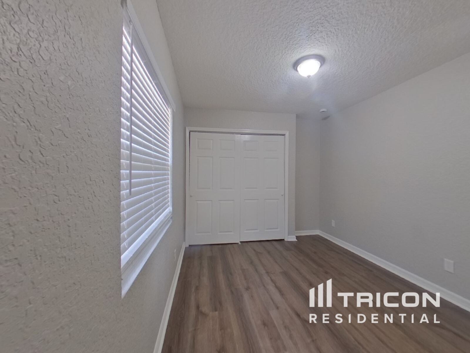 Building Photo - 4011 Palm Dr
