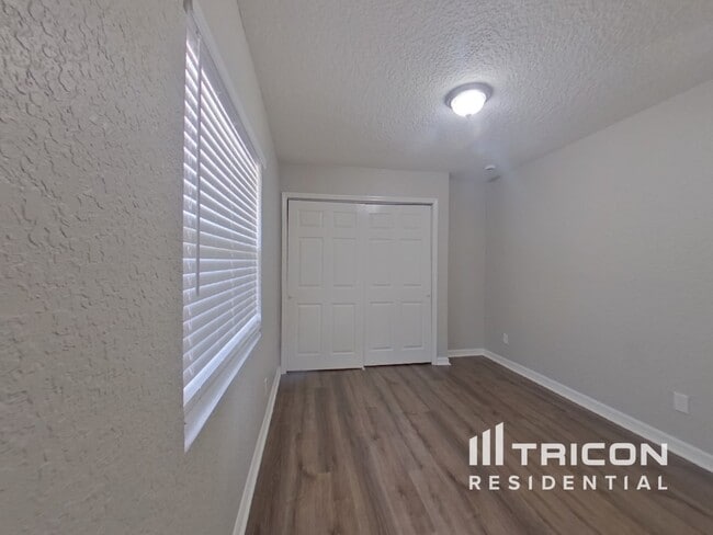 Building Photo - 4011 Palm Dr
