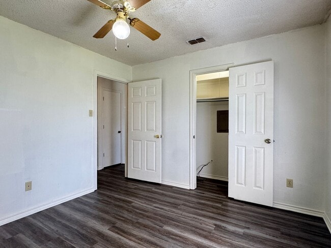 Building Photo - 3242 Stoneridge Dr