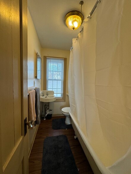 Bathroom with claw foot tub - 12 Durant Ter