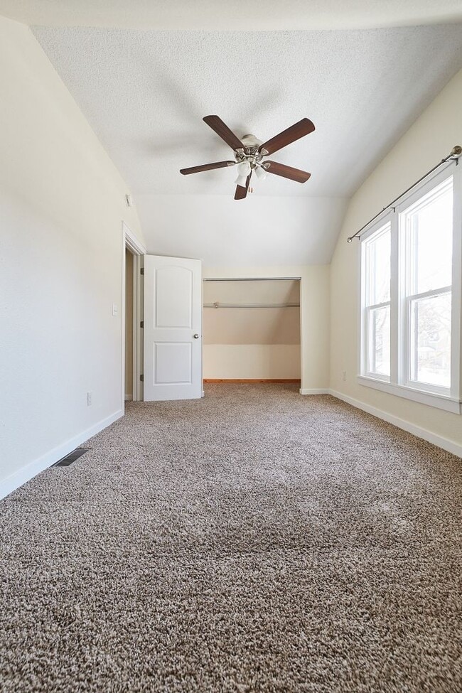 Building Photo - Lincoln