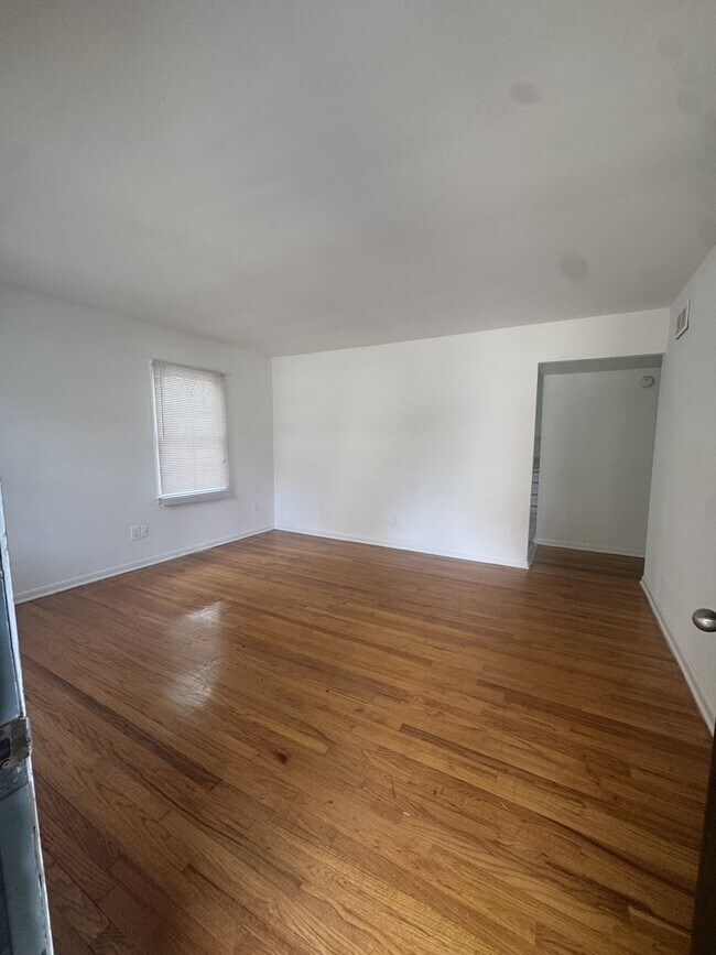 Building Photo - 215-Hillcrest