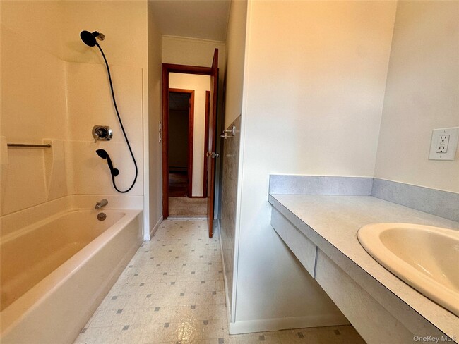 Building Photo - 10 Smith St