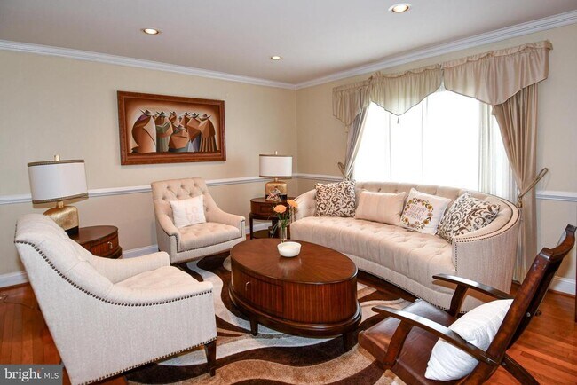 Building Photo - 9401 Hickory View Pl