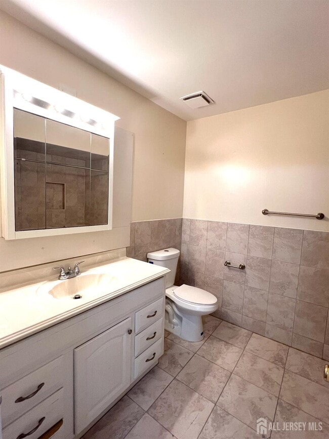 Building Photo - 18 Adams Ct